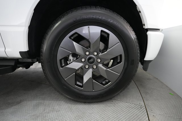 2023 Ford F-150 Lightning — photo 10 of 16