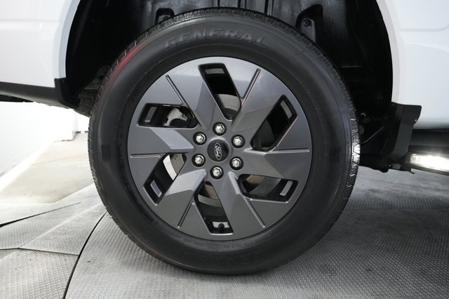 2023 Ford F-150 Lightning — photo 11 of 16