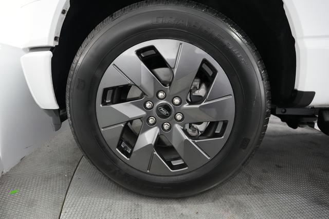 2023 Ford F-150 Lightning — photo 9 of 16