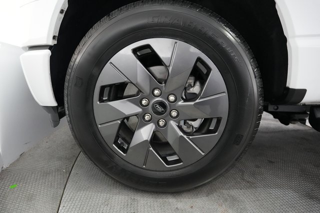2023 Ford F-150 Lightning — photo 9 of 16