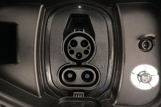 2023 Ford F-150 Lightning — photo 8 of 16