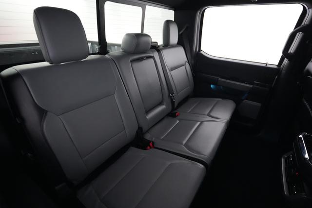 2023 Ford F-150 Lightning — photo 4 of 17