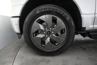 2023 Ford F-150 Lightning — photo 9 of 17