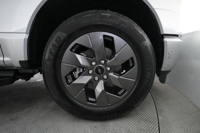 2023 Ford F-150 Lightning — photo 10 of 17