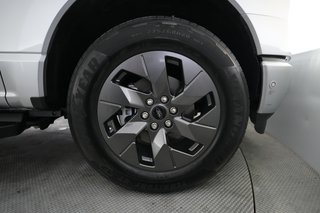 2023 Ford F-150 Lightning — photo 10 of 17