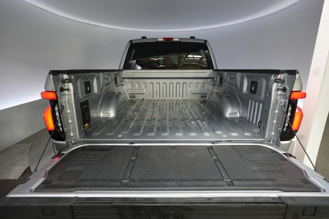 2023 Ford F-150 Lightning — photo 6 of 17