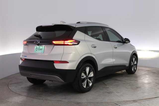2023 Chevrolet Bolt EUV — photo 2 of 24