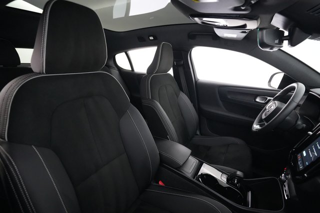 2023 Volvo C40 Recharge — photo 18 of 30