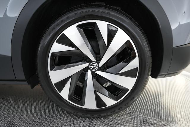 2021 Volkswagen ID.4 — photo 9 of 20