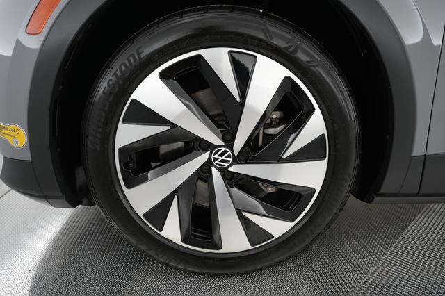 2021 Volkswagen ID.4 — photo 8 of 20