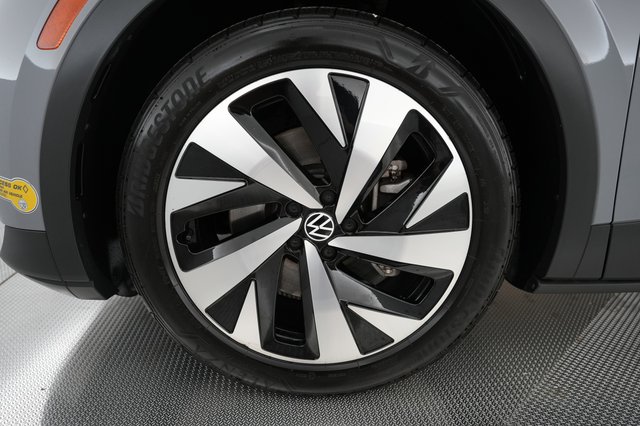 2021 Volkswagen ID.4 — photo 8 of 20
