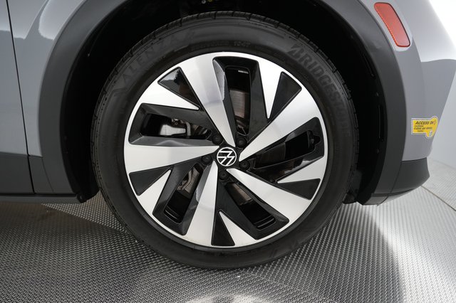 2021 Volkswagen ID.4 — photo 10 of 20