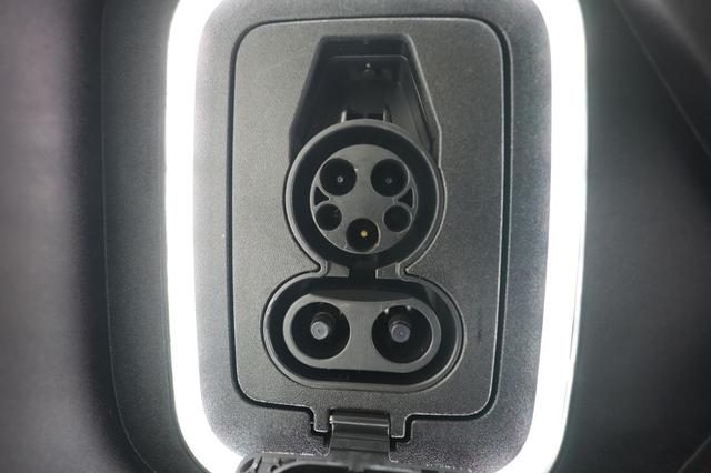 2023 Rivian R1S — photo 8 of 29