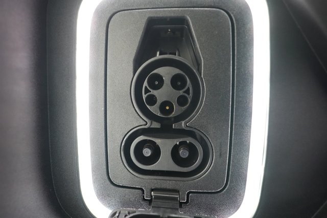 2023 Rivian R1S — photo 8 of 29