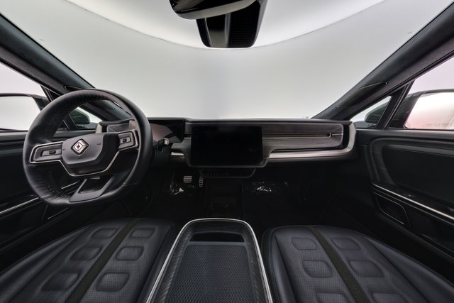 2023 Rivian R1S — photo 23 of 29