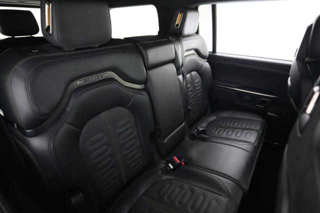 2023 Rivian R1S — photo 4 of 29