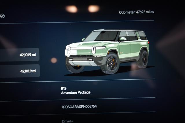 2023 Rivian R1S — photo 5 of 29