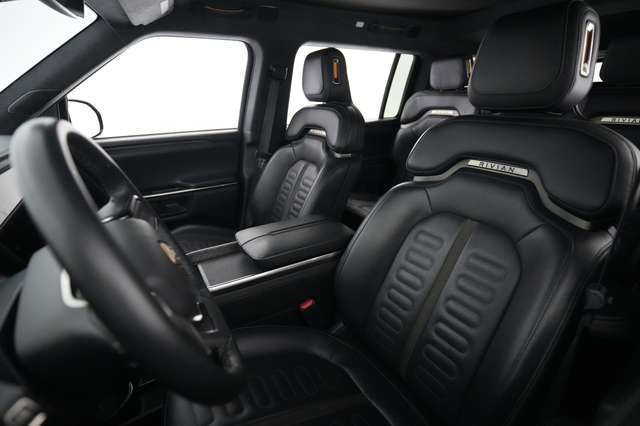 2023 Rivian R1S