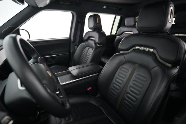 2023 Rivian R1S — photo 3 of 29