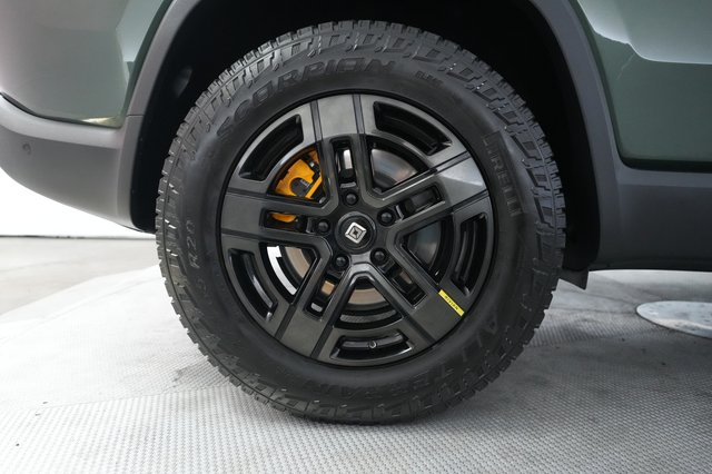 2023 Rivian R1S — photo 17 of 29