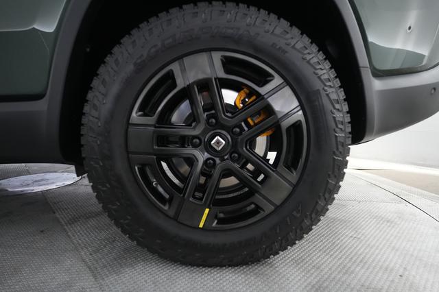 2023 Rivian R1S — photo 7 of 29