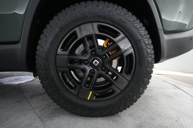 2023 Rivian R1S — photo 7 of 29