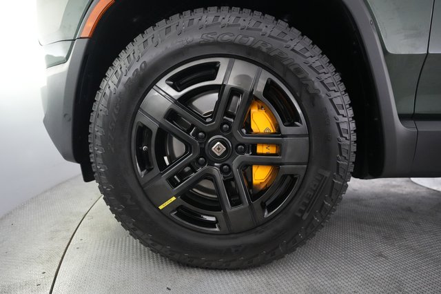 2023 Rivian R1S — photo 15 of 29
