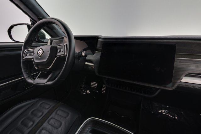 2023 Rivian R1S — photo 22 of 29