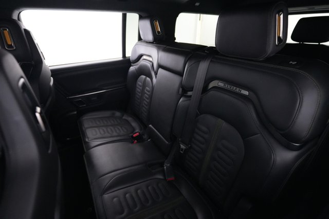 2023 Rivian R1S — photo 19 of 29