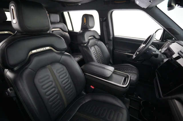 2023 Rivian R1S