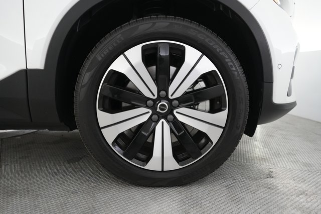 2023 Volvo C40 Recharge — photo 16 of 24