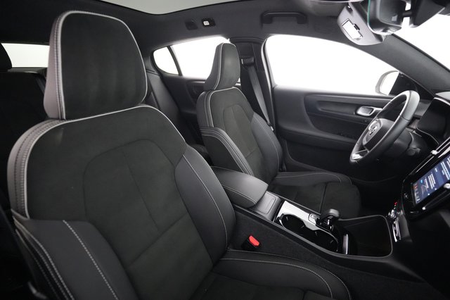 2023 Volvo C40 Recharge — photo 18 of 24