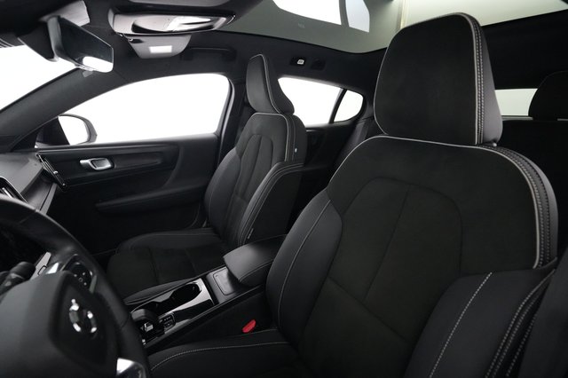 2023 Volvo C40 Recharge — photo 3 of 28