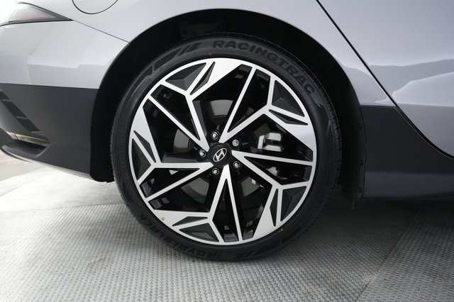2023 Hyundai IONIQ 6 — photo 17 of 21