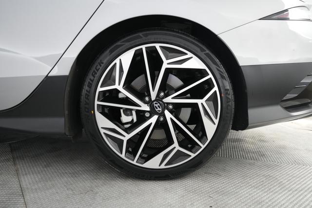 2023 Hyundai IONIQ 6 — photo 7 of 21