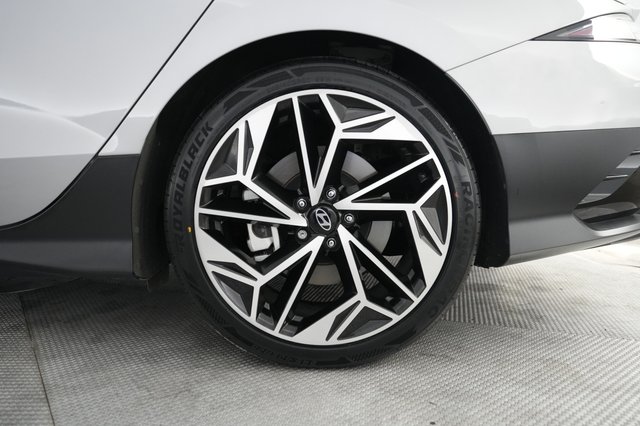 2023 Hyundai IONIQ 6 — photo 7 of 21