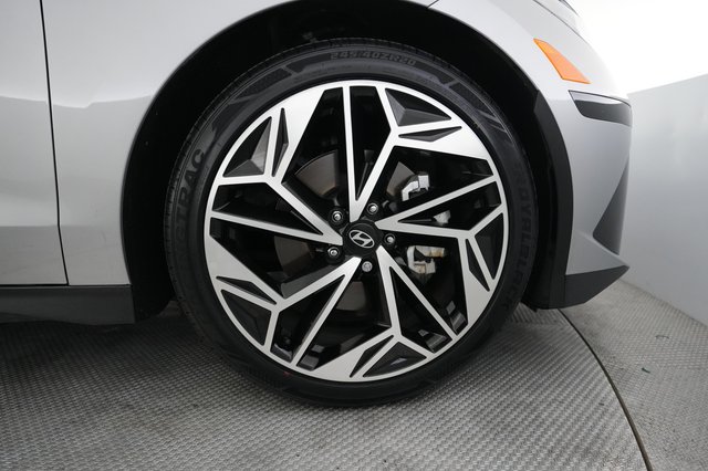 2023 Hyundai IONIQ 6 — photo 16 of 21
