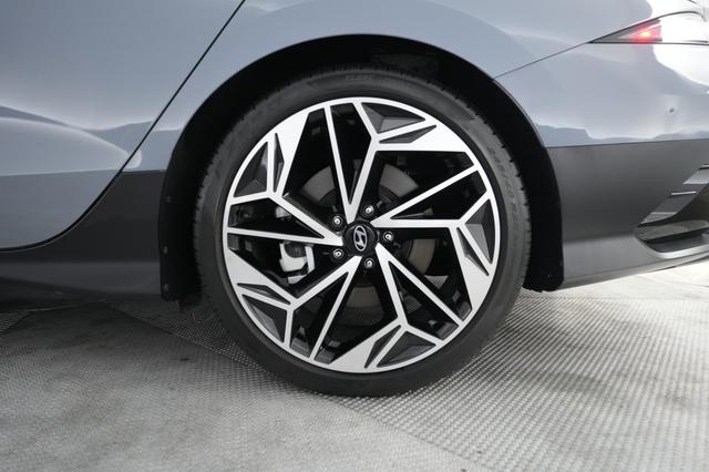 2023 Hyundai IONIQ 6 — photo 7 of 28
