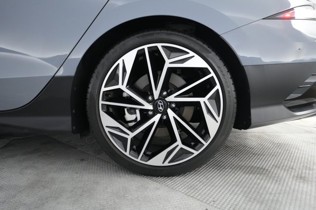 2023 Hyundai IONIQ 6 — photo 7 of 28