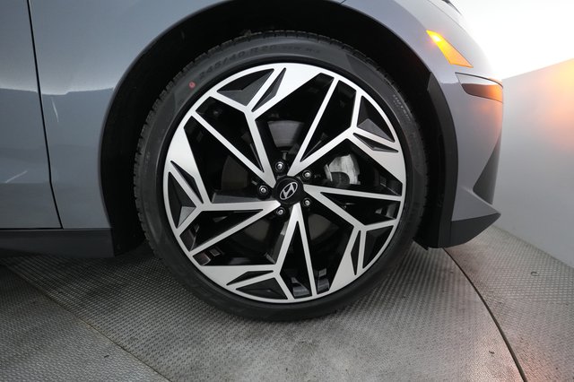 2023 Hyundai IONIQ 6 — photo 16 of 28