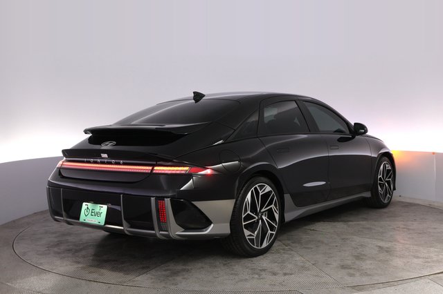 2024 Hyundai IONIQ 6 — photo 2 of 23