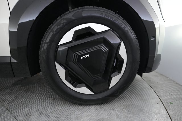 2024 Kia EV9 — photo 16 of 30
