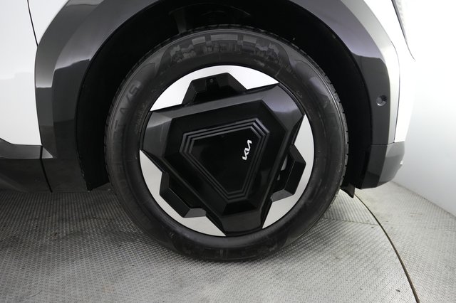2024 Kia EV9 — photo 16 of 26