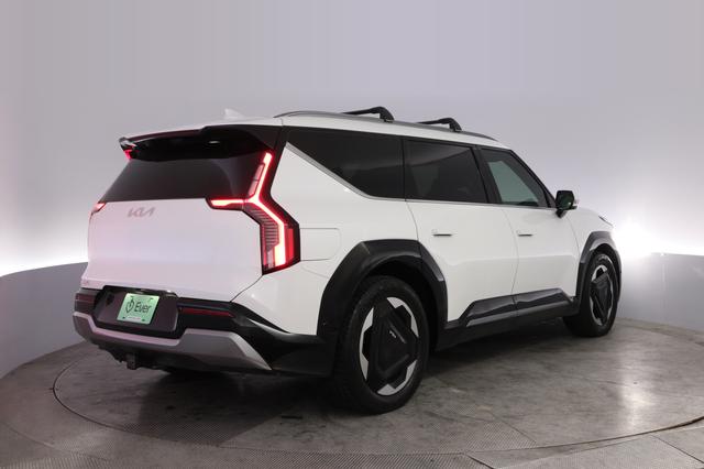 2024 Kia EV9 — photo 2 of 26