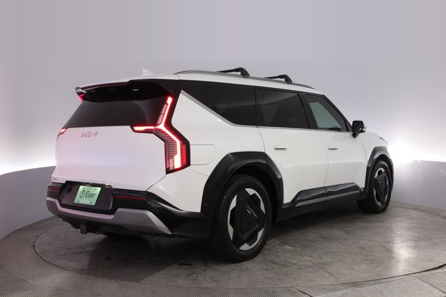 2024 Kia EV9 — photo 2 of 26