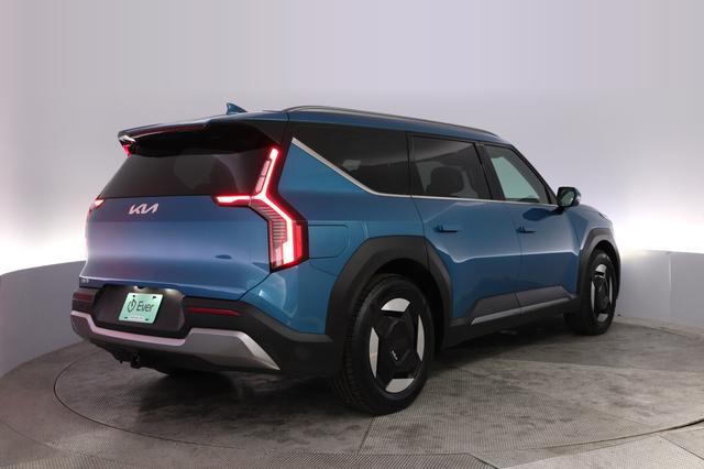 2024 Kia EV9 — photo 2 of 23
