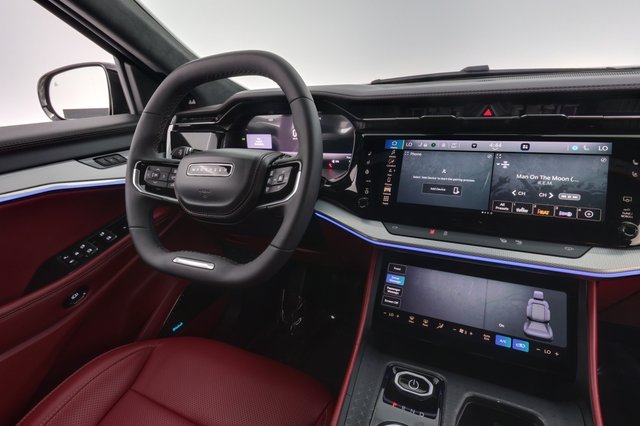2024 Jeep Wagoneer S — photo 20 of 31