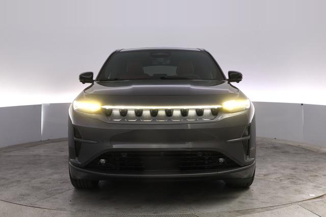 2024 Jeep Wagoneer S — photo 9 of 31