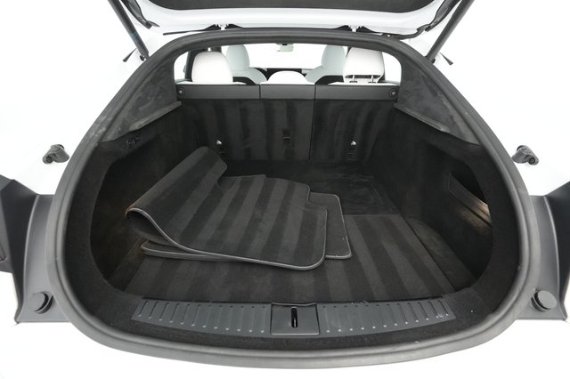 2022 Tesla Model S — photo 12 of 23