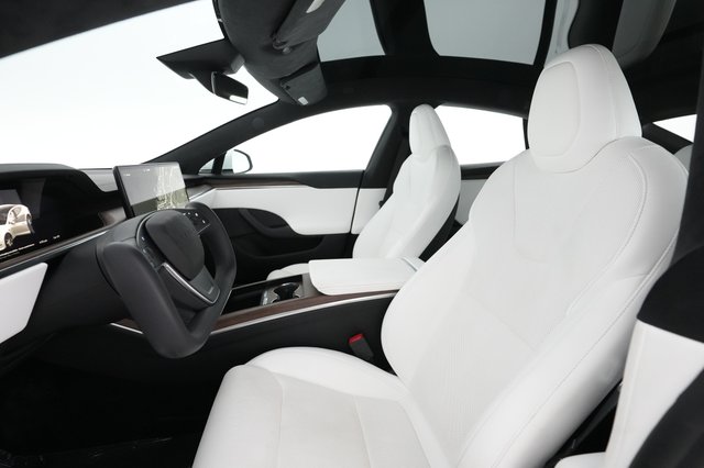 2022 Tesla Model S — photo 8 of 23